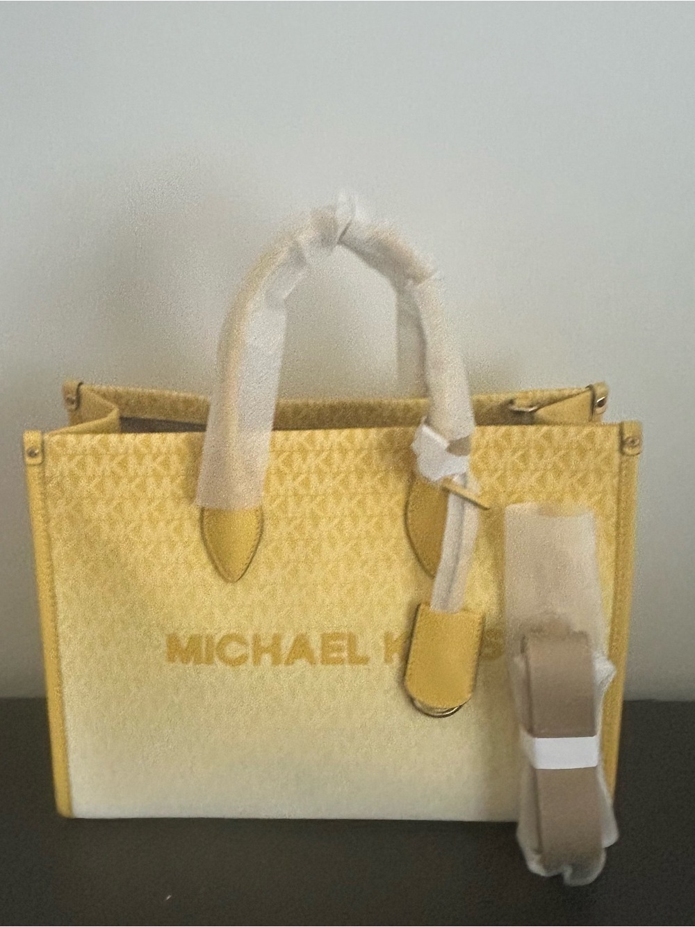 Michael Kors Mirella Medium East West Tote Daisy Yellow MK Signature Crossbody - Picture 3 of 12